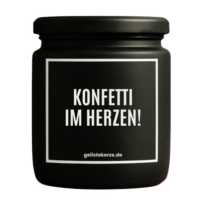 Duftkerze mit Spruch von geilstekerze ist der neue Geschenketrend. Diese witzige Kerze Vegane Bio-Kerze mit Spruch – KONFETTI IM HERZEN! brennt mega lange sagenhafte 80 Stunde, hochwertige ätherische Öle schaffen beste Duftverteilung. Mit 1400 lustigen Sprüchen perfekt zum Verschenken. Handgemacht in Deutschland von geilstekerze.de -Die beste Duftkerze die du kaufen kannst.