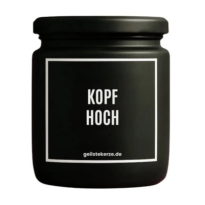 Duftkerze mit Spruch von geilstekerze ist der neue Geschenketrend. Diese witzige Kerze Vegane Bio-Kerze mit Spruch – KOPF HOCH brennt mega lange sagenhafte 80 Stunde, hochwertige ätherische Öle schaffen beste Duftverteilung. Mit 1400 lustigen Sprüchen perfekt zum Verschenken. Handgemacht in Deutschland von geilstekerze.de -Die beste Duftkerze die du kaufen kannst.