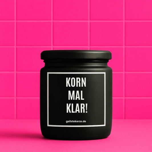 Duftkerze mit Spruch von geilstekerze ist der neue Geschenketrend. Diese witzige Kerze Vegane Bio-Kerze mit Spruch – KORN MAL KLAR! brennt mega lange sagenhafte 80 Stunde, hochwertige ätherische Öle schaffen beste Duftverteilung. Mit 1400 lustigen Sprüchen perfekt zum Verschenken. Handgemacht in Deutschland von geilstekerze.de -Die beste Duftkerze die du kaufen kannst.