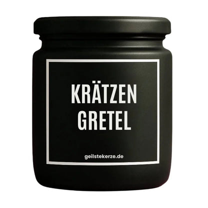 Duftkerze mit Spruch von geilstekerze ist der neue Geschenketrend. Diese witzige Kerze Vegane Bio-Kerze mit Spruch – KRÄTZENGRETEL brennt mega lange sagenhafte 80 Stunde, hochwertige ätherische Öle schaffen beste Duftverteilung. Mit 1400 lustigen Sprüchen perfekt zum Verschenken. Handgemacht in Deutschland von geilstekerze.de -Die beste Duftkerze die du kaufen kannst.