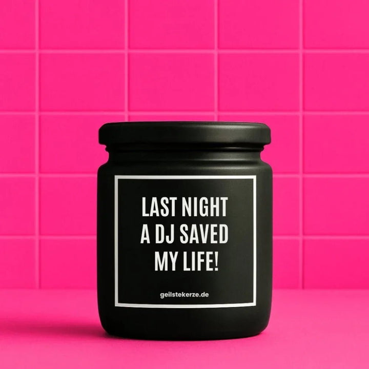 LAST NIGHT A DJ SAVED MY LIFE Duftkerze im Glasgefäß – Sojawachs, Techno-House-Musiksong-Spruch