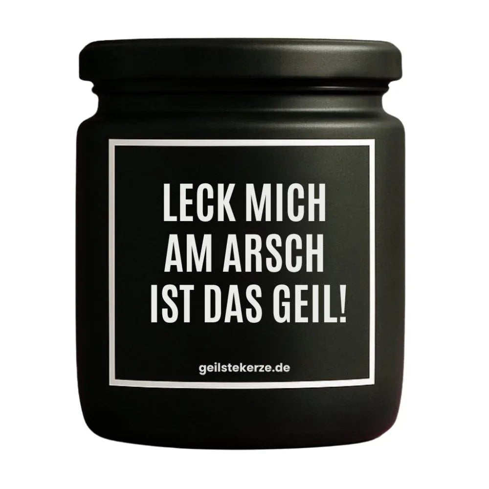 Duftkerze mit Spruch von geilstekerze ist der neue Geschenketrend. Diese witzige Kerze Vegane Bio-Kerze mit Spruch – LECK MICH AM ARSCH IST DAS GEIL! brennt mega lange sagenhafte 80 Stunde, hochwertige ätherische Öle schaffen beste Duftverteilung. Mit 1400 lustigen Sprüchen perfekt zum Verschenken. Handgemacht in Deutschland von geilstekerze.de -Die beste Duftkerze die du kaufen kannst.