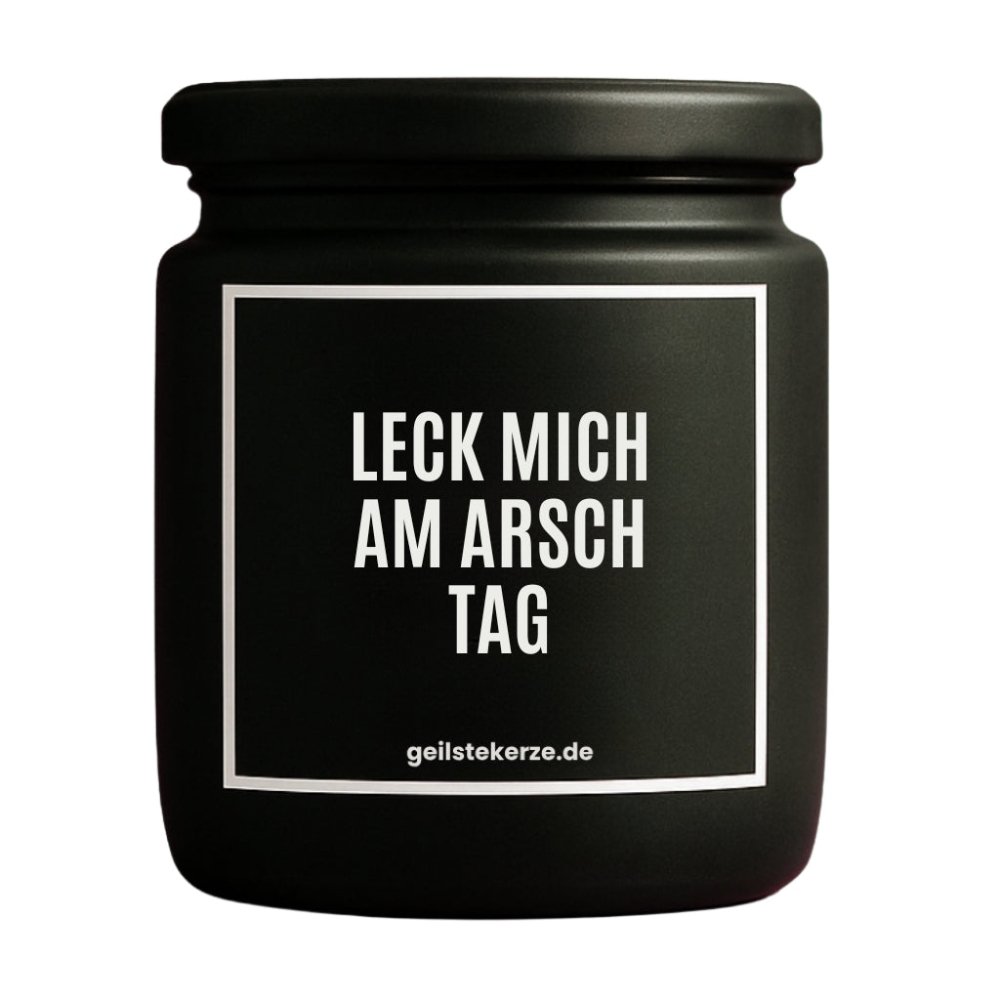 Duftkerze mit Spruch von geilstekerze ist der neue Geschenketrend. Diese witzige Kerze Vegane Bio-Kerze mit Spruch – LECK MICH AM ARSCH TAG brennt mega lange sagenhafte 80 Stunde, hochwertige ätherische Öle schaffen beste Duftverteilung. Mit 1400 lustigen Sprüchen perfekt zum Verschenken. Handgemacht in Deutschland von geilstekerze.de -Die beste Duftkerze die du kaufen kannst.