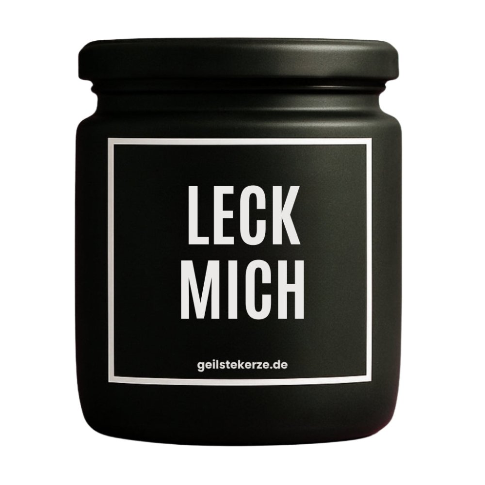 Duftkerze mit Spruch von geilstekerze ist der neue Geschenketrend. Diese witzige Kerze Vegane Bio-Kerze mit Spruch – LECK MICH brennt mega lange sagenhafte 80 Stunde, hochwertige ätherische Öle schaffen beste Duftverteilung. Mit 1400 lustigen Sprüchen perfekt zum Verschenken. Handgemacht in Deutschland von geilstekerze.de -Die beste Duftkerze die du kaufen kannst.