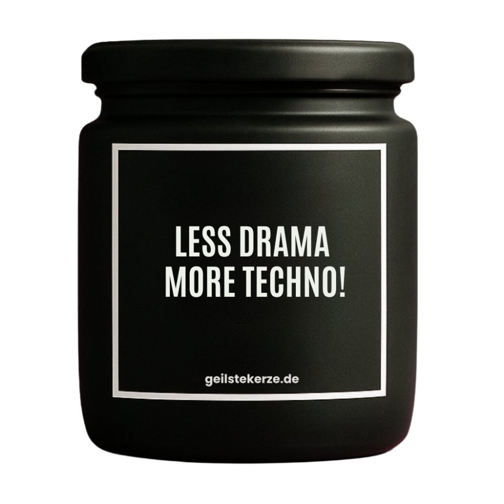 Duftkerze mit Spruch von geilstekerze ist der neue Geschenketrend. Diese witzige Kerze Vegane Bio-Kerze mit Spruch – LESS DRAMA MORE TECHNO! brennt mega lange sagenhafte 80 Stunde, hochwertige ätherische Öle schaffen beste Duftverteilung. Mit 1400 lustigen Sprüchen perfekt zum Verschenken. Handgemacht in Deutschland von geilstekerze.de -Die beste Duftkerze die du kaufen kannst.