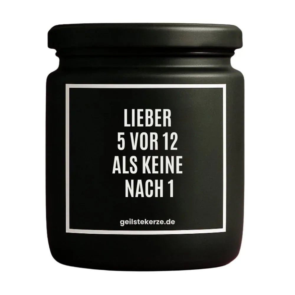 Vegane Bio-Kerze mit Spruch – LIEBER 5 VOR 12 ALS KEINE NACH 1