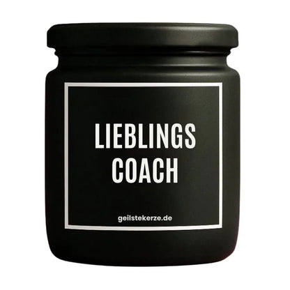 Duftkerze mit Spruch von geilstekerze ist der neue Geschenketrend. Diese witzige Kerze Vegane Bio-Kerze mit Spruch – LIEBLINGSCOACH brennt mega lange sagenhafte 80 Stunde, hochwertige ätherische Öle schaffen beste Duftverteilung. Mit 1400 lustigen Sprüchen perfekt zum Verschenken. Handgemacht in Deutschland von geilstekerze.de -Die beste Duftkerze die du kaufen kannst.