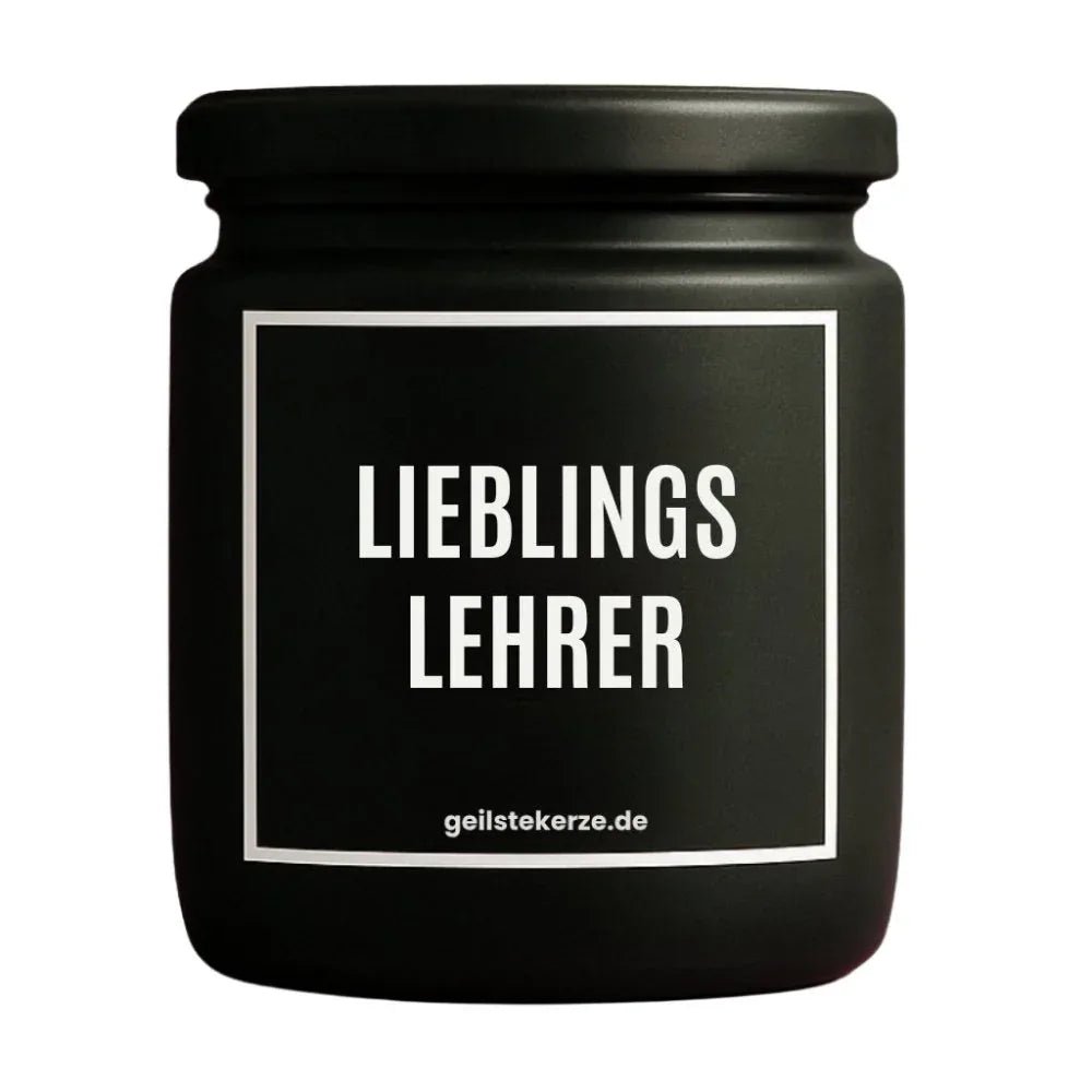 Duftkerze mit Spruch von geilstekerze ist der neue Geschenketrend. Diese witzige Kerze Vegane Bio-Kerze mit Spruch – LIEBLINGSLEHRER brennt mega lange sagenhafte 80 Stunde, hochwertige ätherische Öle schaffen beste Duftverteilung. Mit 1400 lustigen Sprüchen perfekt zum Verschenken. Handgemacht in Deutschland von geilstekerze.de -Die beste Duftkerze die du kaufen kannst.