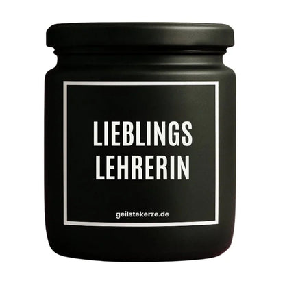 Duftkerze mit Spruch von geilstekerze ist der neue Geschenketrend. Diese witzige Kerze Vegane Bio-Kerze mit Spruch – LIEBLINGSLEHRERIN brennt mega lange sagenhafte 80 Stunde, hochwertige ätherische Öle schaffen beste Duftverteilung. Mit 1400 lustigen Sprüchen perfekt zum Verschenken. Handgemacht in Deutschland von geilstekerze.de -Die beste Duftkerze die du kaufen kannst.
