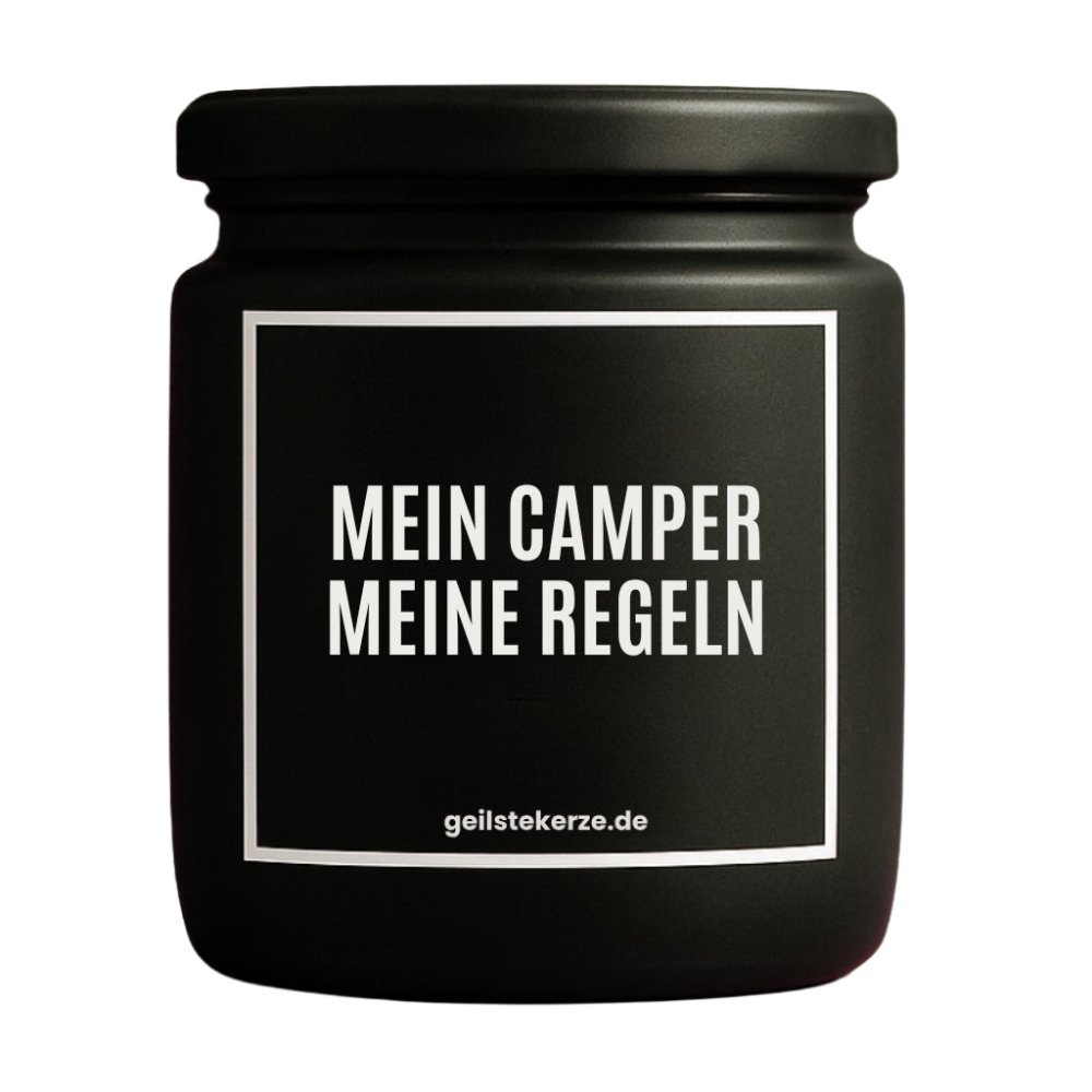 Duftkerze mit Spruch von geilstekerze ist der neue Geschenketrend. Diese witzige Kerze Vegane Bio-Kerze mit Spruch – MEIN CAMPER. MEINE REGELN brennt mega lange sagenhafte 80 Stunde, hochwertige ätherische Öle schaffen beste Duftverteilung. Mit 1400 lustigen Sprüchen perfekt zum Verschenken. Handgemacht in Deutschland von geilstekerze.de -Die beste Duftkerze die du kaufen kannst.