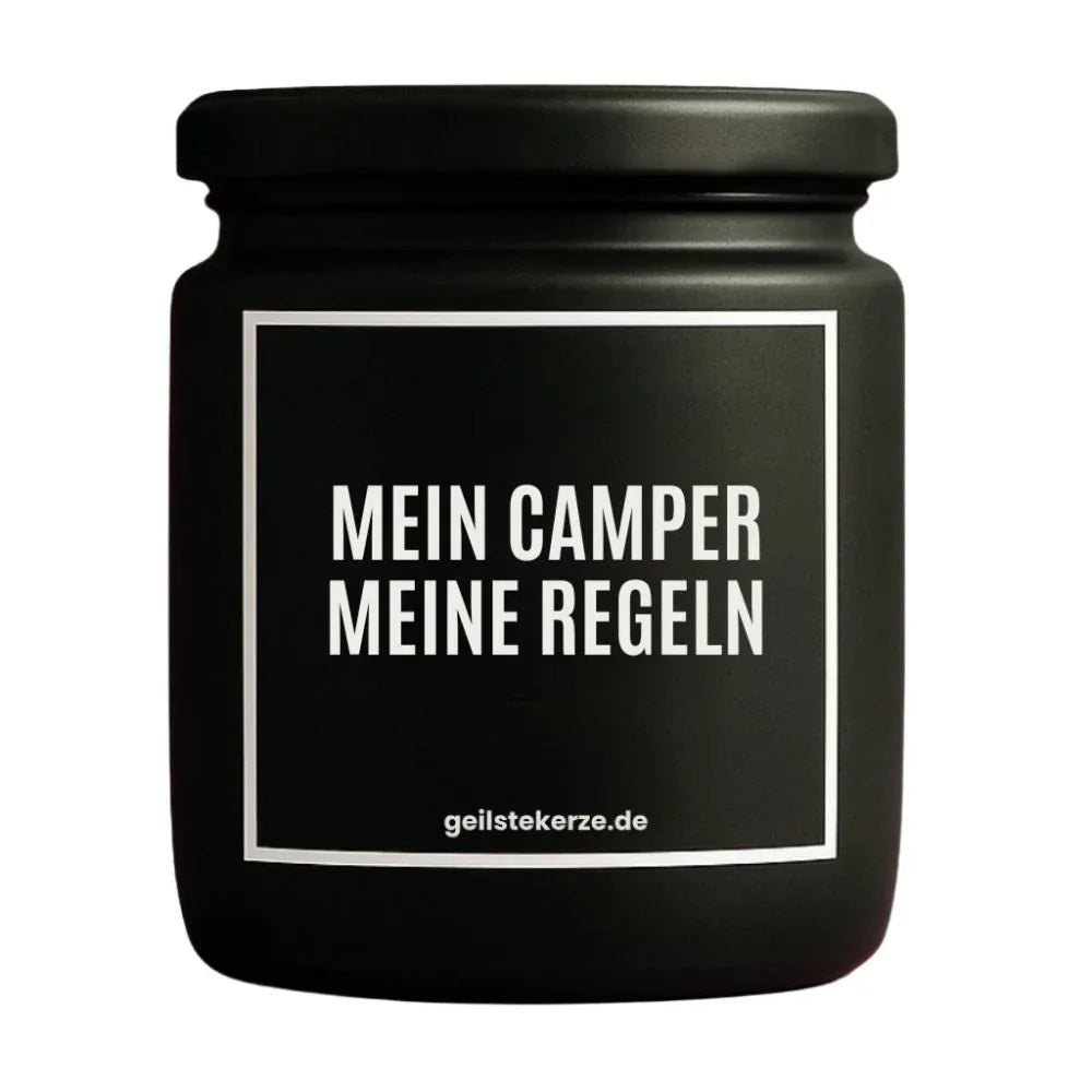 Duftkerze mit Spruch von geilstekerze ist der neue Geschenketrend. Diese witzige Kerze Vegane Bio-Kerze mit Spruch – MEIN CAMPER. MEINE REGELN brennt mega lange sagenhafte 80 Stunde, hochwertige ätherische Öle schaffen beste Duftverteilung. Mit 1400 lustigen Sprüchen perfekt zum Verschenken. Handgemacht in Deutschland von geilstekerze.de -Die beste Duftkerze die du kaufen kannst.