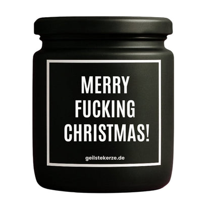 Duftkerze mit Spruch von geilstekerze ist der neue Geschenketrend. Diese witzige Kerze Vegane Bio-Kerze mit Spruch – MERRY FUCKING CHRISTMAS! brennt mega lange sagenhafte 80 Stunde, hochwertige ätherische Öle schaffen beste Duftverteilung. Mit 1400 lustigen Sprüchen perfekt zum Verschenken. Handgemacht in Deutschland von geilstekerze.de -Die beste Duftkerze die du kaufen kannst.