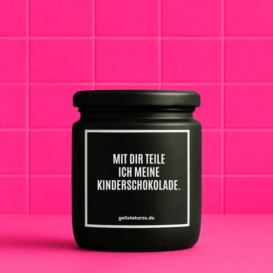 Vegane Bio-Kerze mit Spruch – MIT DIR TEILE ICH MEINE KINDERSCHOKOLADE.