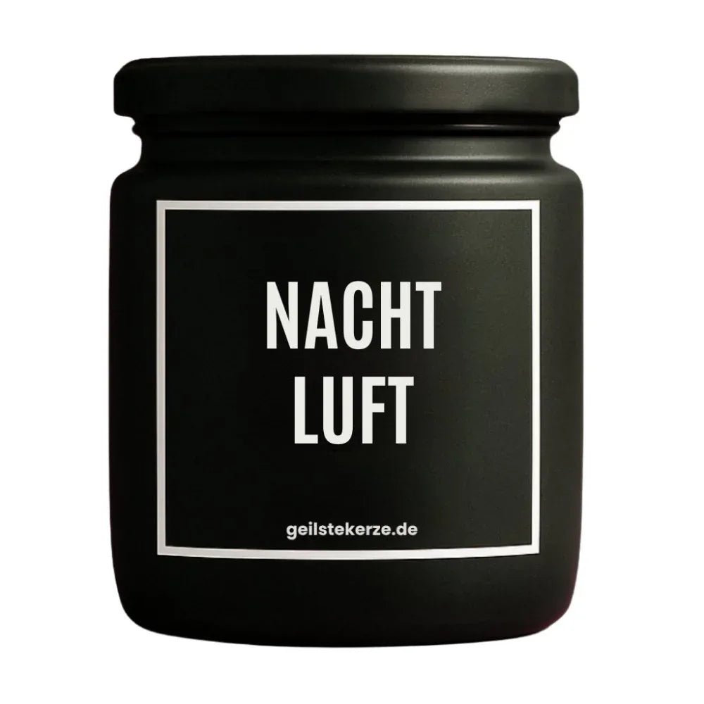 Duftkerze mit Spruch von geilstekerze ist der neue Geschenketrend. Diese witzige Kerze Vegane Bio-Kerze mit Spruch – NACHTLUFT brennt mega lange sagenhafte 80 Stunde, hochwertige ätherische Öle schaffen beste Duftverteilung. Mit 1400 lustigen Sprüchen perfekt zum Verschenken. Handgemacht in Deutschland von geilstekerze.de -Die beste Duftkerze die du kaufen kannst.