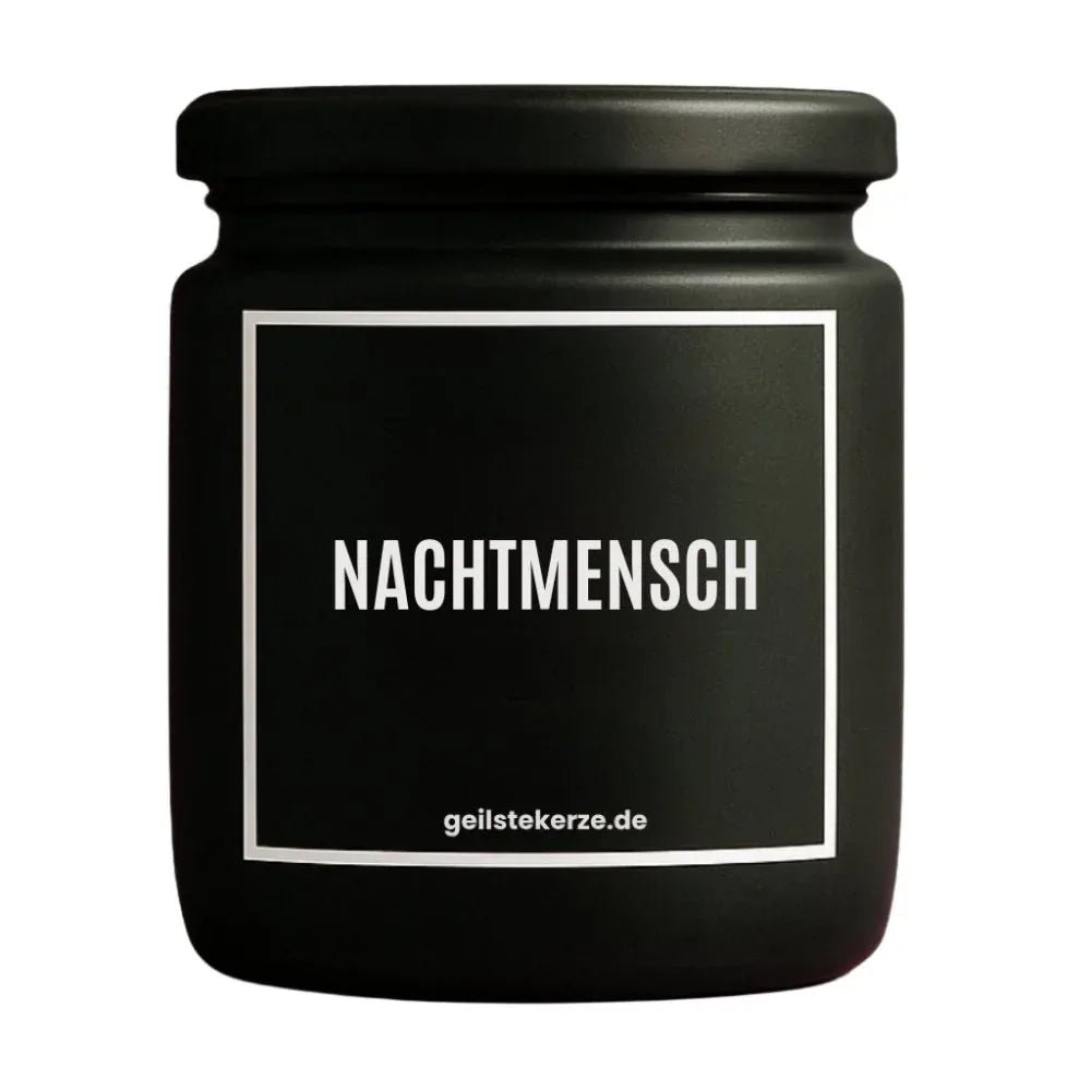Duftkerze mit Spruch von geilstekerze ist der neue Geschenketrend. Diese witzige Kerze Vegane Bio-Kerze mit Spruch – NACHTMENSCH brennt mega lange sagenhafte 80 Stunde, hochwertige ätherische Öle schaffen beste Duftverteilung. Mit 1400 lustigen Sprüchen perfekt zum Verschenken. Handgemacht in Deutschland von geilstekerze.de -Die beste Duftkerze die du kaufen kannst.
