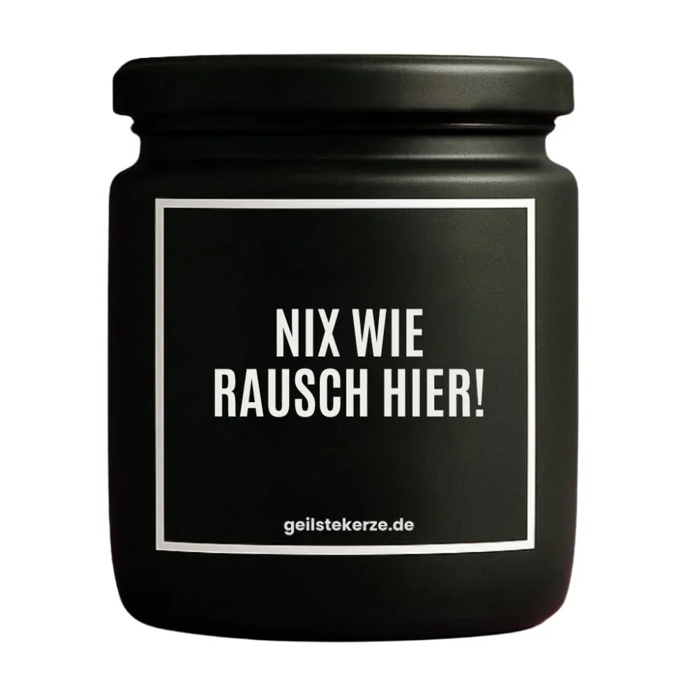 Duftkerze mit Spruch von geilstekerze ist der neue Geschenketrend. Diese witzige Kerze Vegane Bio-Kerze mit Spruch – NIX WIE RAUSCH HIER brennt mega lange sagenhafte 80 Stunde, hochwertige ätherische Öle schaffen beste Duftverteilung. Mit 1400 lustigen Sprüchen perfekt zum Verschenken. Handgemacht in Deutschland von geilstekerze.de -Die beste Duftkerze die du kaufen kannst.
