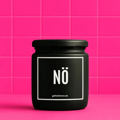 Duftkerze mit Spruch von geilstekerze ist der neue Geschenketrend. Diese witzige Kerze Vegane Bio-Kerze mit Spruch – NÖ brennt mega lange sagenhafte 80 Stunde, hochwertige ätherische Öle schaffen beste Duftverteilung. Mit 1400 lustigen Sprüchen perfekt zum Verschenken. Handgemacht in Deutschland von geilstekerze.de -Die beste Duftkerze die du kaufen kannst.