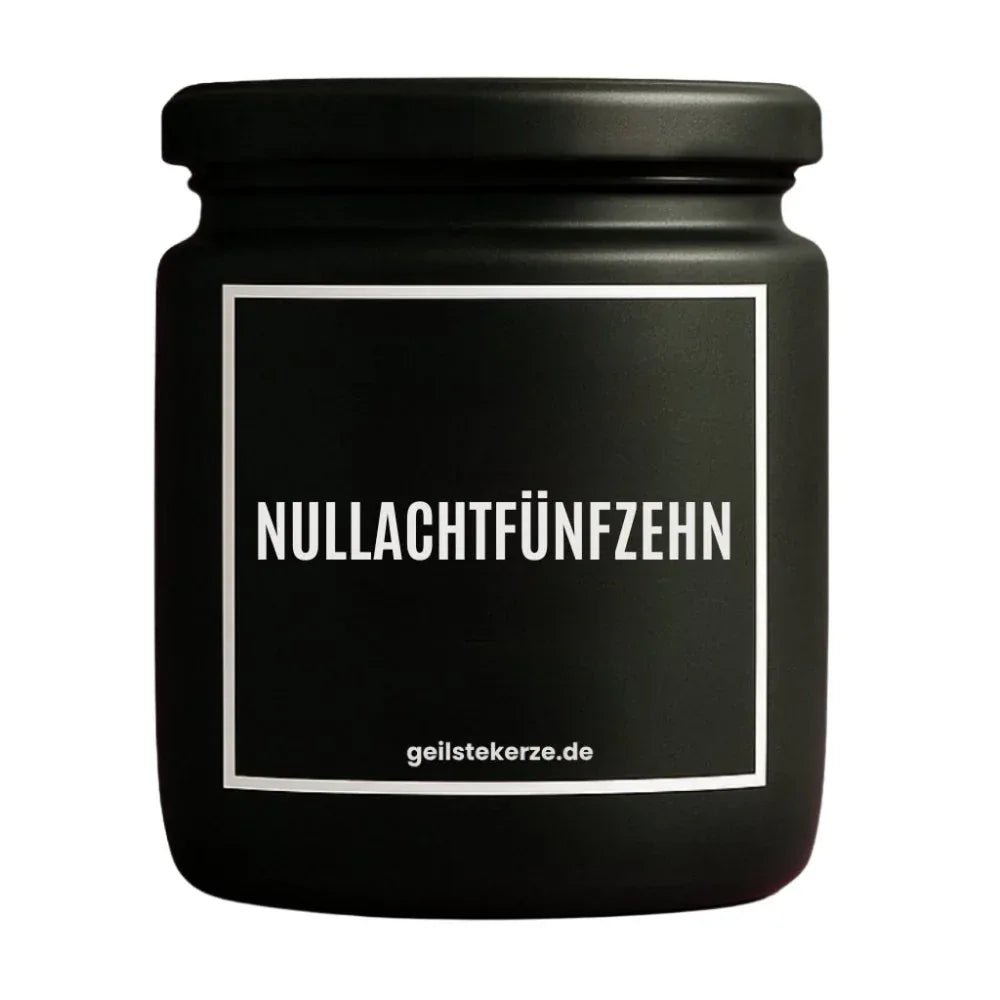 Duftkerze mit Spruch von geilstekerze ist der neue Geschenketrend. Diese witzige Kerze Vegane Bio-Kerze mit Spruch – NULLACHTFÜNFZEHN brennt mega lange sagenhafte 80 Stunde, hochwertige ätherische Öle schaffen beste Duftverteilung. Mit 1400 lustigen Sprüchen perfekt zum Verschenken. Handgemacht in Deutschland von geilstekerze.de -Die beste Duftkerze die du kaufen kannst.
