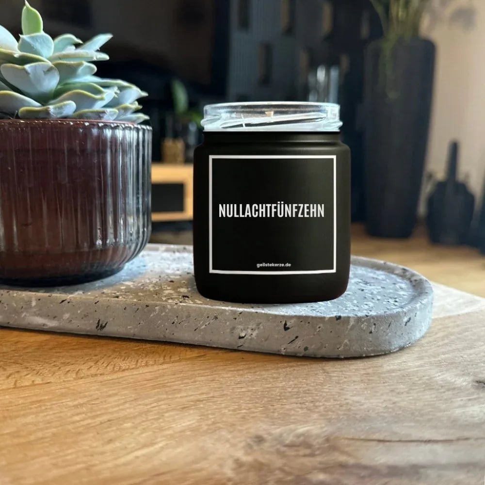 Vegane Bio-Kerze mit Spruch – NULLACHTFÜNFZEHN