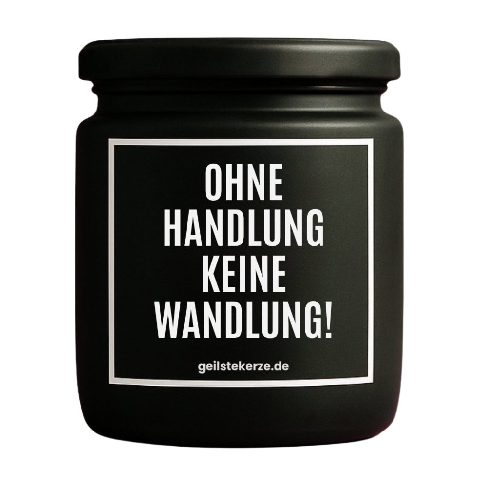 Duftkerze mit Spruch von geilstekerze ist der neue Geschenketrend. Diese witzige Kerze Vegane Bio-Kerze mit Spruch – OHNE HANDLUNG KEINE WANDLUNG! brennt mega lange sagenhafte 80 Stunde, hochwertige ätherische Öle schaffen beste Duftverteilung. Mit 1400 lustigen Sprüchen perfekt zum Verschenken. Handgemacht in Deutschland von geilstekerze.de -Die beste Duftkerze die du kaufen kannst.