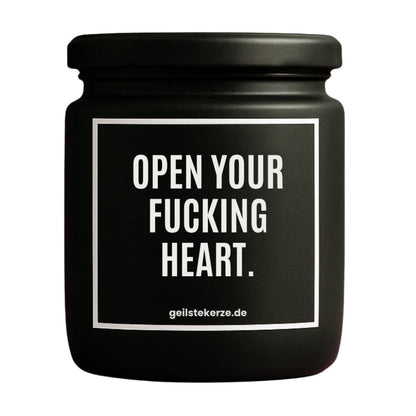 Duftkerze mit Spruch von geilstekerze ist der neue Geschenketrend. Diese witzige Kerze Vegane Bio-Kerze mit Spruch – OPEN YOUR FUCKING HEART. brennt mega lange sagenhafte 80 Stunde, hochwertige ätherische Öle schaffen beste Duftverteilung. Mit 1400 lustigen Sprüchen perfekt zum Verschenken. Handgemacht in Deutschland von geilstekerze.de -Die beste Duftkerze die du kaufen kannst.