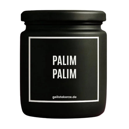 Duftkerze mit Spruch von geilstekerze ist der neue Geschenketrend. Diese witzige Kerze Vegane Bio-Kerze mit Spruch – PALIM PALIM brennt mega lange sagenhafte 80 Stunde, hochwertige ätherische Öle schaffen beste Duftverteilung. Mit 1400 lustigen Sprüchen perfekt zum Verschenken. Handgemacht in Deutschland von geilstekerze.de -Die beste Duftkerze die du kaufen kannst.