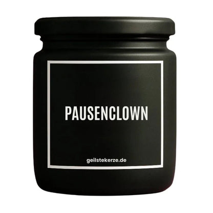 Duftkerze mit Spruch von geilstekerze ist der neue Geschenketrend. Diese witzige Kerze Vegane Bio-Kerze mit Spruch – PAUSENCLOWN brennt mega lange sagenhafte 80 Stunde, hochwertige ätherische Öle schaffen beste Duftverteilung. Mit 1400 lustigen Sprüchen perfekt zum Verschenken. Handgemacht in Deutschland von geilstekerze.de -Die beste Duftkerze die du kaufen kannst.