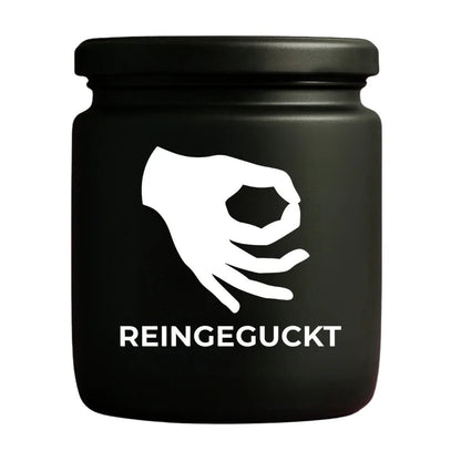 Duftkerze mit Spruch von geilstekerze ist der neue Geschenketrend. Diese witzige Kerze Vegane Bio-Kerze mit Spruch – REINGEGUCKT brennt mega lange sagenhafte 80 Stunde, hochwertige ätherische Öle schaffen beste Duftverteilung. Mit 1400 lustigen Sprüchen perfekt zum Verschenken. Handgemacht in Deutschland von geilstekerze.de -Die beste Duftkerze die du kaufen kannst.