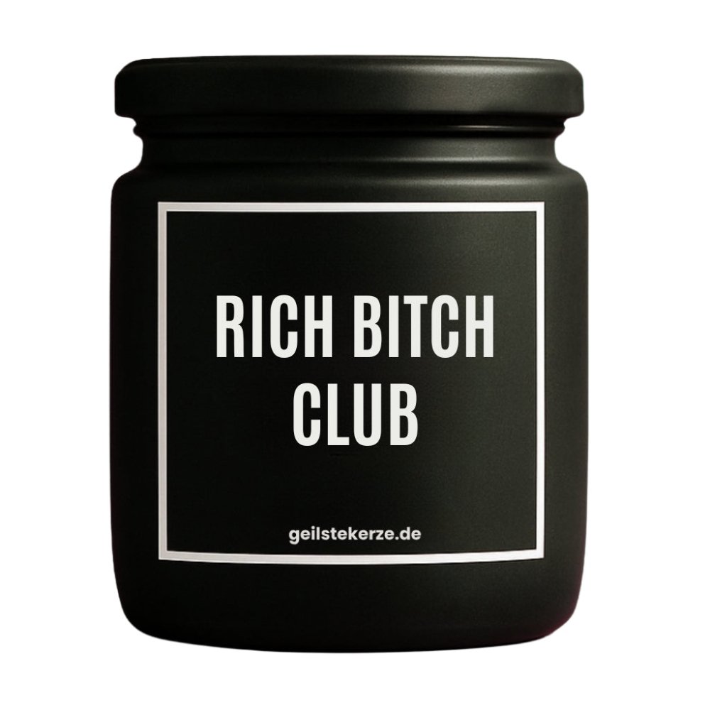 Duftkerze mit Spruch von geilstekerze ist der neue Geschenketrend. Diese witzige Kerze Vegane Bio-Kerze mit Spruch – RICH BITCH CLUB brennt mega lange sagenhafte 80 Stunde, hochwertige ätherische Öle schaffen beste Duftverteilung. Mit 1400 lustigen Sprüchen perfekt zum Verschenken. Handgemacht in Deutschland von geilstekerze.de -Die beste Duftkerze die du kaufen kannst.