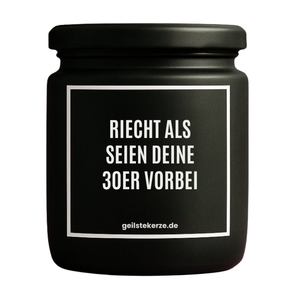 Duftkerze mit Spruch von geilstekerze ist der neue Geschenketrend. Diese witzige Kerze Vegane Bio-Kerze mit Spruch – RIECHT ALS SEIEN DEINE 30ER VORBEI brennt mega lange sagenhafte 80 Stunde, hochwertige ätherische Öle schaffen beste Duftverteilung. Mit 1400 lustigen Sprüchen perfekt zum Verschenken. Handgemacht in Deutschland von geilstekerze.de -Die beste Duftkerze die du kaufen kannst.