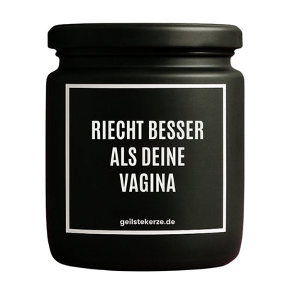 Duftkerze mit Spruch von geilstekerze ist der neue Geschenketrend. Diese witzige Kerze Vegane Bio-Kerze mit Spruch – RIECHT BESSER ALS DEINE VAGINA brennt mega lange sagenhafte 80 Stunde, hochwertige ätherische Öle schaffen beste Duftverteilung. Mit 1400 lustigen Sprüchen perfekt zum Verschenken. Handgemacht in Deutschland von geilstekerze.de -Die beste Duftkerze die du kaufen kannst.