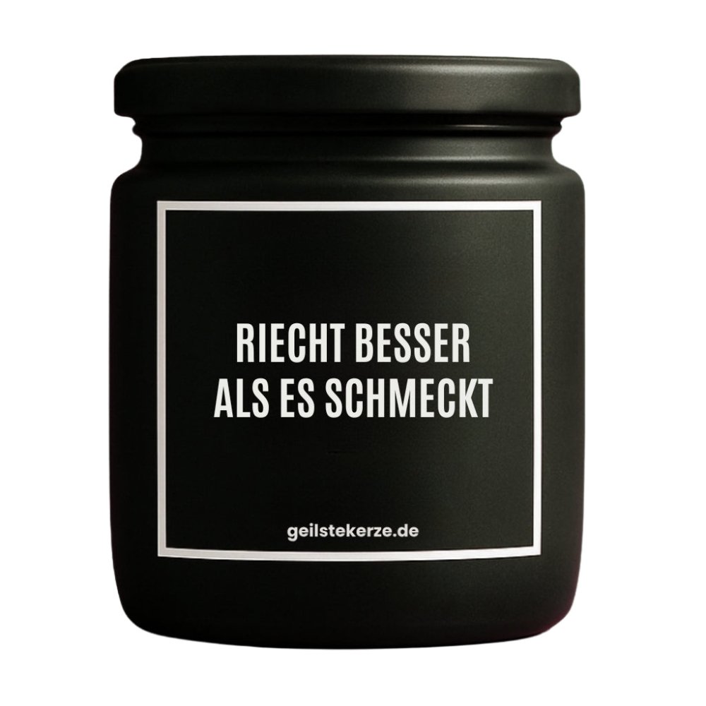Duftkerze mit Spruch von geilstekerze ist der neue Geschenketrend. Diese witzige Kerze Vegane Bio-Kerze mit Spruch – RIECHT BESSER ALS ES SCHMECKT brennt mega lange sagenhafte 80 Stunde, hochwertige ätherische Öle schaffen beste Duftverteilung. Mit 1400 lustigen Sprüchen perfekt zum Verschenken. Handgemacht in Deutschland von geilstekerze.de -Die beste Duftkerze die du kaufen kannst.