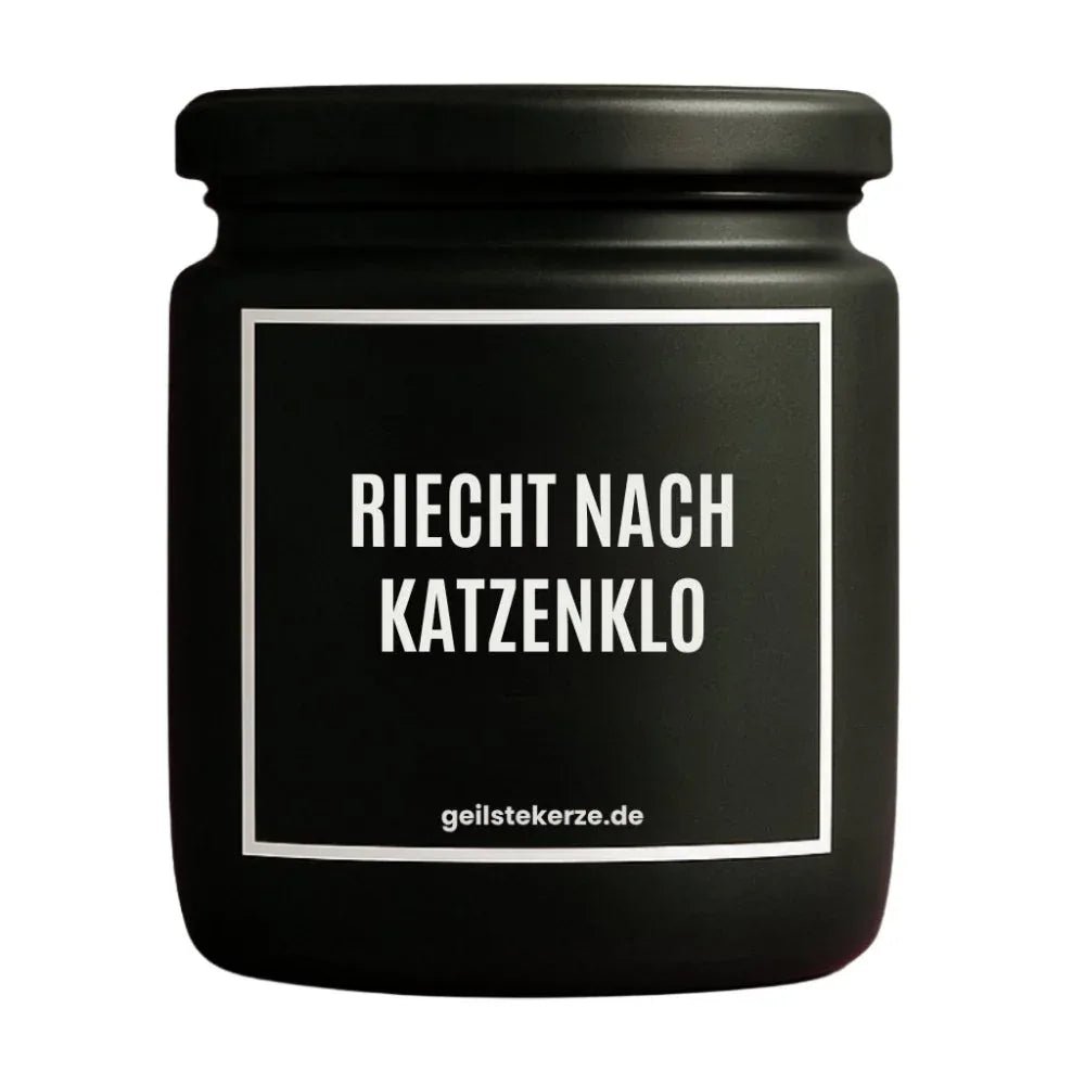 Duftkerze mit Spruch von geilstekerze ist der neue Geschenketrend. Diese witzige Kerze Vegane Bio-Kerze mit Spruch – RIECHT NACH KATZENKLO brennt mega lange sagenhafte 80 Stunde, hochwertige ätherische Öle schaffen beste Duftverteilung. Mit 1400 lustigen Sprüchen perfekt zum Verschenken. Handgemacht in Deutschland von geilstekerze.de -Die beste Duftkerze die du kaufen kannst.