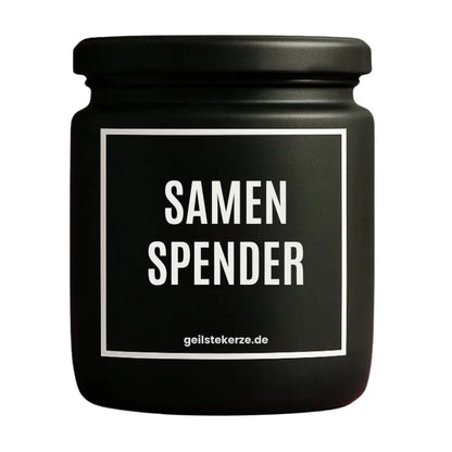Duftkerze mit Spruch von geilstekerze ist der neue Geschenketrend. Diese witzige Kerze Vegane Bio-Kerze mit Spruch – SAMENSPENDER brennt mega lange sagenhafte 80 Stunde, hochwertige ätherische Öle schaffen beste Duftverteilung. Mit 1400 lustigen Sprüchen perfekt zum Verschenken. Handgemacht in Deutschland von geilstekerze.de -Die beste Duftkerze die du kaufen kannst.