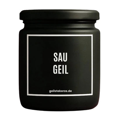 Duftkerze mit Spruch von geilstekerze ist der neue Geschenketrend. Diese witzige Kerze Vegane Bio-Kerze mit Spruch – SAU GEIL brennt mega lange sagenhafte 80 Stunde, hochwertige ätherische Öle schaffen beste Duftverteilung. Mit 1400 lustigen Sprüchen perfekt zum Verschenken. Handgemacht in Deutschland von geilstekerze.de -Die beste Duftkerze die du kaufen kannst.