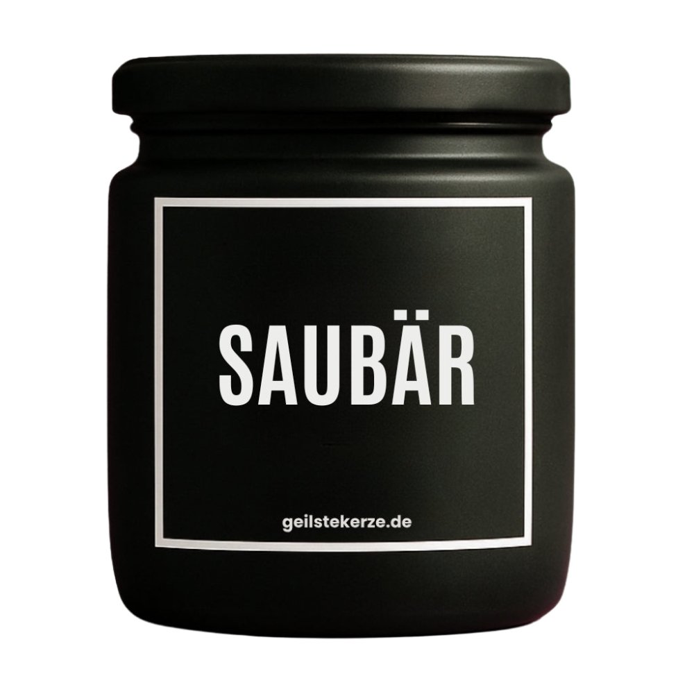 Duftkerze mit Spruch von geilstekerze ist der neue Geschenketrend. Diese witzige Kerze Vegane Bio-Kerze mit Spruch – SAUBÄR brennt mega lange sagenhafte 80 Stunde, hochwertige ätherische Öle schaffen beste Duftverteilung. Mit 1400 lustigen Sprüchen perfekt zum Verschenken. Handgemacht in Deutschland von geilstekerze.de -Die beste Duftkerze die du kaufen kannst.
