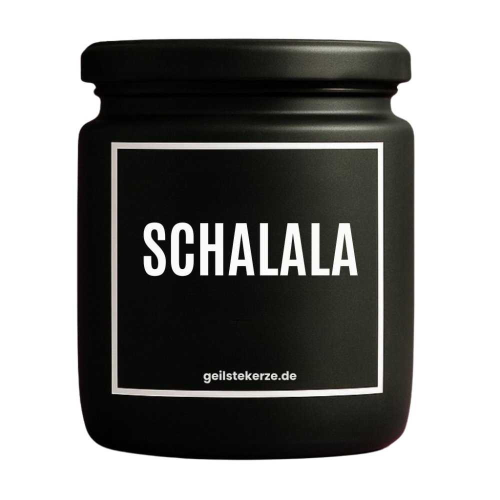 Duftkerze mit Spruch von geilstekerze ist der neue Geschenketrend. Diese witzige Kerze Vegane Bio-Kerze mit Spruch – SCHALALA brennt mega lange sagenhafte 80 Stunde, hochwertige ätherische Öle schaffen beste Duftverteilung. Mit 1400 lustigen Sprüchen perfekt zum Verschenken. Handgemacht in Deutschland von geilstekerze.de -Die beste Duftkerze die du kaufen kannst.