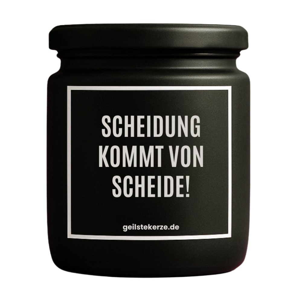 Duftkerze mit Spruch von geilstekerze ist der neue Geschenketrend. Diese witzige Kerze Vegane Bio-Kerze mit Spruch – SCHEIDUNG KOMMT VON SCHEIDE! brennt mega lange sagenhafte 80 Stunde, hochwertige ätherische Öle schaffen beste Duftverteilung. Mit 1400 lustigen Sprüchen perfekt zum Verschenken. Handgemacht in Deutschland von geilstekerze.de -Die beste Duftkerze die du kaufen kannst.