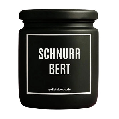 Duftkerze mit Spruch von geilstekerze ist der neue Geschenketrend. Diese witzige Kerze Vegane Bio-Kerze mit Spruch – SCHNURRBERT brennt mega lange sagenhafte 80 Stunde, hochwertige ätherische Öle schaffen beste Duftverteilung. Mit 1400 lustigen Sprüchen perfekt zum Verschenken. Handgemacht in Deutschland von geilstekerze.de -Die beste Duftkerze die du kaufen kannst.