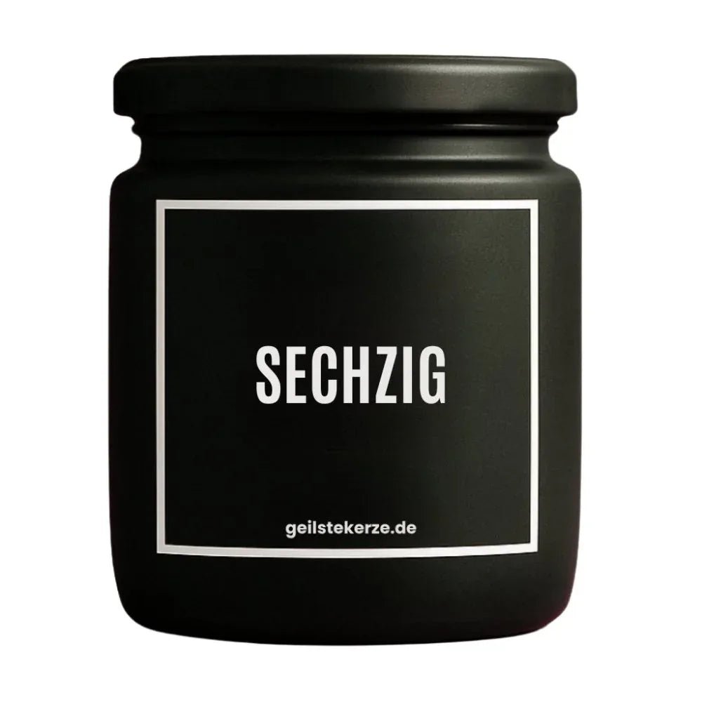 Duftkerze mit Spruch von geilstekerze ist der neue Geschenketrend. Diese witzige Kerze Vegane Bio-Kerze mit Spruch – SECHZIG brennt mega lange sagenhafte 80 Stunde, hochwertige ätherische Öle schaffen beste Duftverteilung. Mit 1400 lustigen Sprüchen perfekt zum Verschenken. Handgemacht in Deutschland von geilstekerze.de -Die beste Duftkerze die du kaufen kannst.