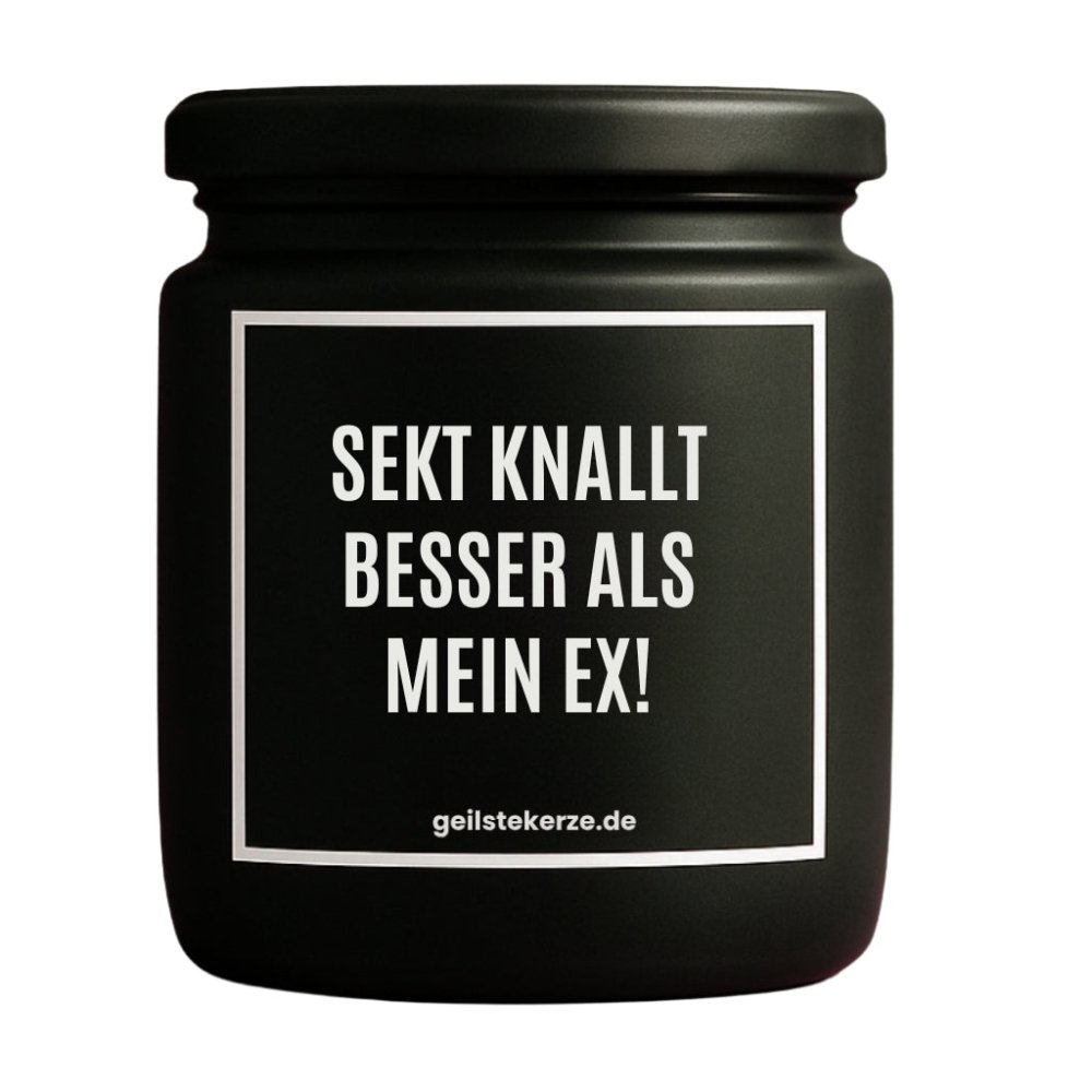 Duftkerze mit Spruch von geilstekerze ist der neue Geschenketrend. Diese witzige Kerze Vegane Bio-Kerze mit Spruch – SEKT KNALLT BESSER ALS MEIN EX brennt mega lange sagenhafte 80 Stunde, hochwertige ätherische Öle schaffen beste Duftverteilung. Mit 1400 lustigen Sprüchen perfekt zum Verschenken. Handgemacht in Deutschland von geilstekerze.de -Die beste Duftkerze die du kaufen kannst.