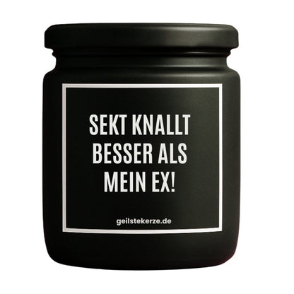 Duftkerze mit Spruch von geilstekerze ist der neue Geschenketrend. Diese witzige Kerze Vegane Bio-Kerze mit Spruch – SEKT KNALLT BESSER ALS MEIN EX brennt mega lange sagenhafte 80 Stunde, hochwertige ätherische Öle schaffen beste Duftverteilung. Mit 1400 lustigen Sprüchen perfekt zum Verschenken. Handgemacht in Deutschland von geilstekerze.de -Die beste Duftkerze die du kaufen kannst.