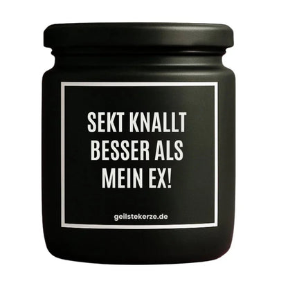 Duftkerze mit Spruch von geilstekerze ist der neue Geschenketrend. Diese witzige Kerze Vegane Bio-Kerze mit Spruch – SEKT KNALLT BESSER ALS MEIN EX brennt mega lange sagenhafte 80 Stunde, hochwertige ätherische Öle schaffen beste Duftverteilung. Mit 1400 lustigen Sprüchen perfekt zum Verschenken. Handgemacht in Deutschland von geilstekerze.de -Die beste Duftkerze die du kaufen kannst.