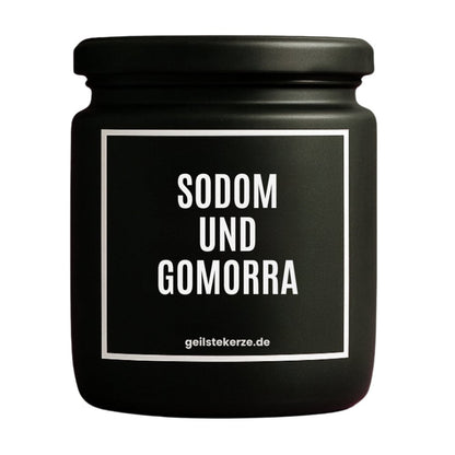 Duftkerze mit Spruch von geilstekerze ist der neue Geschenketrend. Diese witzige Kerze Vegane Bio-Kerze mit Spruch – SODOM UND GOMORRA brennt mega lange sagenhafte 80 Stunde, hochwertige ätherische Öle schaffen beste Duftverteilung. Mit 1400 lustigen Sprüchen perfekt zum Verschenken. Handgemacht in Deutschland von geilstekerze.de -Die beste Duftkerze die du kaufen kannst.