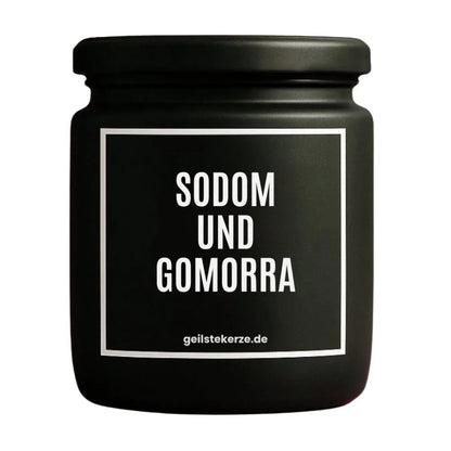 Duftkerze mit Spruch von geilstekerze ist der neue Geschenketrend. Diese witzige Kerze Vegane Bio-Kerze mit Spruch – SODOM UND GOMORRA brennt mega lange sagenhafte 80 Stunde, hochwertige ätherische Öle schaffen beste Duftverteilung. Mit 1400 lustigen Sprüchen perfekt zum Verschenken. Handgemacht in Deutschland von geilstekerze.de -Die beste Duftkerze die du kaufen kannst.
