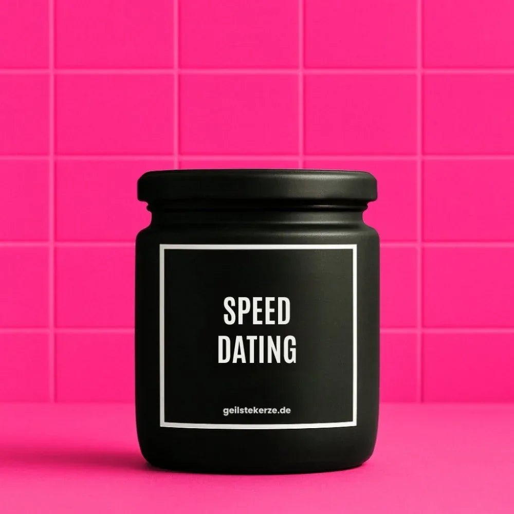 Duftkerze mit Spruch von geilstekerze ist der neue Geschenketrend. Diese witzige Kerze Vegane Bio-Kerze mit Spruch – SPEED DATING brennt mega lange sagenhafte 80 Stunde, hochwertige ätherische Öle schaffen beste Duftverteilung. Mit 1400 lustigen Sprüchen perfekt zum Verschenken. Handgemacht in Deutschland von geilstekerze.de -Die beste Duftkerze die du kaufen kannst.
