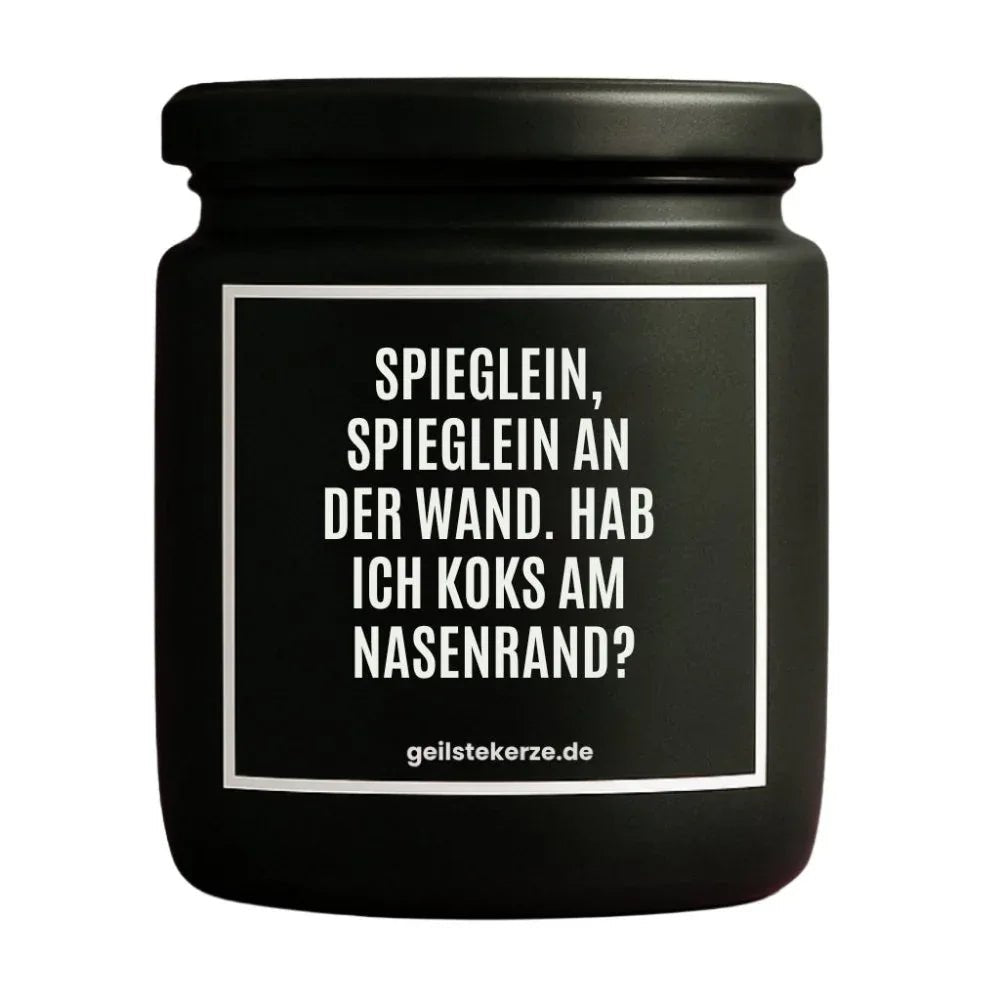 Duftkerze mit Spruch von geilstekerze ist der neue Geschenketrend. Diese witzige Kerze Vegane Bio-Kerze mit Spruch – SPIEGLEIN, SPIEGLEIN AN DER WAND. HAB ICH PEPP AM NASENRAND? brennt mega lange sagenhafte 80 Stunde, hochwertige ätherische Öle schaffen beste Duftverteilung. Mit 1400 lustigen Sprüchen perfekt zum Verschenken. Handgemacht in Deutschland von geilstekerze.de -Die beste Duftkerze die du kaufen kannst.