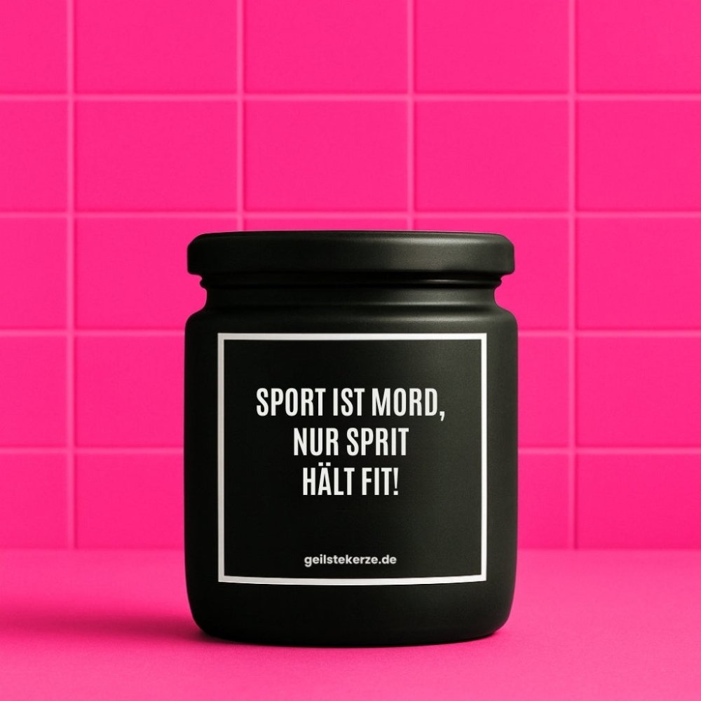 Duftkerze mit Spruch von geilstekerze ist der neue Geschenketrend. Diese witzige Kerze Vegane Bio-Kerze mit Spruch – SPORT IST MORD, NUR SPRIT HÄLT FIT! brennt mega lange sagenhafte 80 Stunde, hochwertige ätherische Öle schaffen beste Duftverteilung. Mit 1400 lustigen Sprüchen perfekt zum Verschenken. Handgemacht in Deutschland von geilstekerze.de -Die beste Duftkerze die du kaufen kannst.