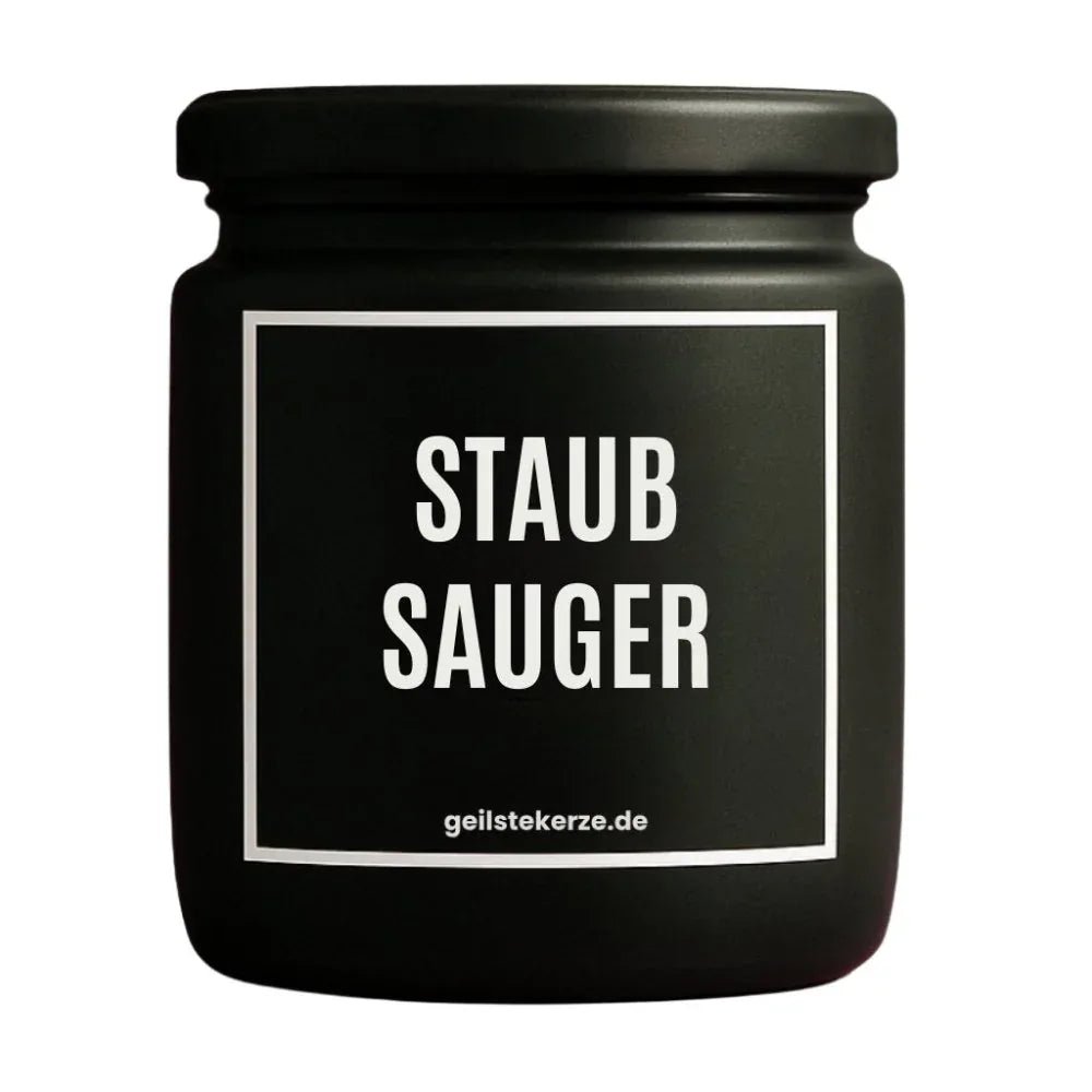 Duftkerze mit Spruch von geilstekerze ist der neue Geschenketrend. Diese witzige Kerze Vegane Bio-Kerze mit Spruch – STAUBSAUGER brennt mega lange sagenhafte 80 Stunde, hochwertige ätherische Öle schaffen beste Duftverteilung. Mit 1400 lustigen Sprüchen perfekt zum Verschenken. Handgemacht in Deutschland von geilstekerze.de -Die beste Duftkerze die du kaufen kannst.