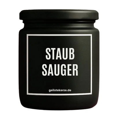Duftkerze mit Spruch von geilstekerze ist der neue Geschenketrend. Diese witzige Kerze Vegane Bio-Kerze mit Spruch – STAUBSAUGER brennt mega lange sagenhafte 80 Stunde, hochwertige ätherische Öle schaffen beste Duftverteilung. Mit 1400 lustigen Sprüchen perfekt zum Verschenken. Handgemacht in Deutschland von geilstekerze.de -Die beste Duftkerze die du kaufen kannst.